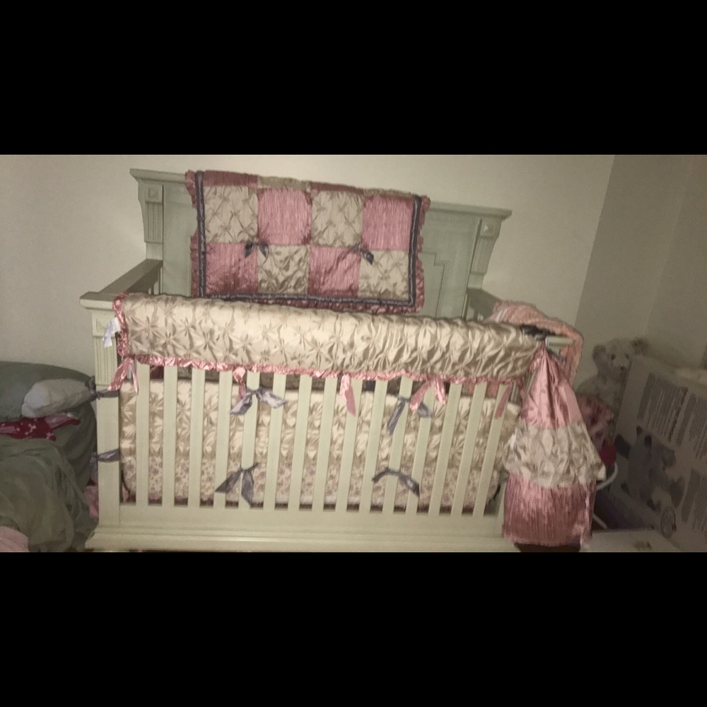 Crib set